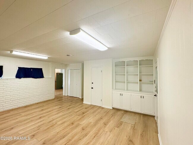Building Photo - 10021 E Tampa Dr