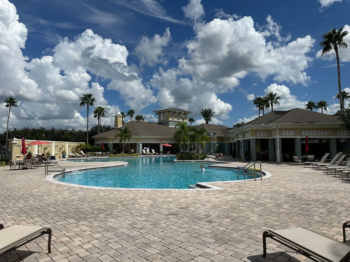 Building Photo - Lakeside at Lakes of Windermere, 2nd Floor...