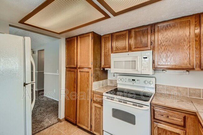 Building Photo - 4820 S Tabor St