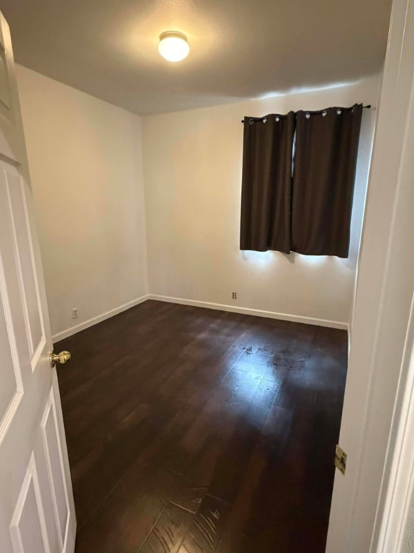 Foto del edificio - 6931 Loheit Way