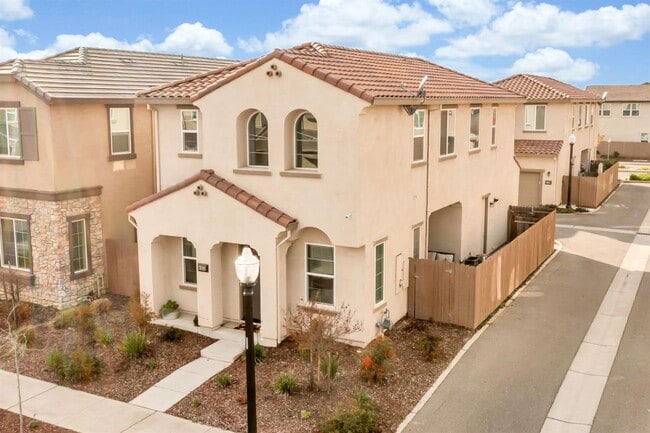 Photo - AVAILABLE BY 6/19/26. 4 BED, 2.5 BATHS, 1763 SQ FT STAINLESS STEEL APPLIANCES INCLUDED House