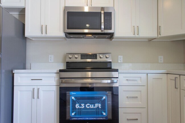 Building Photo - 88 Bayview Ave