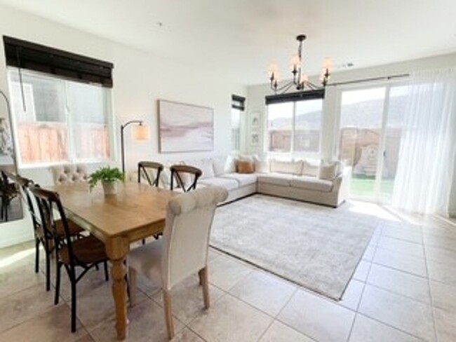 Foto del edificio - Three Bedroom E. Sparks Home