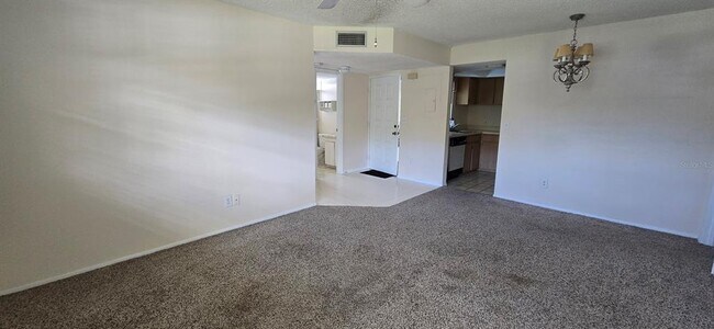 Foto del edificio - 580 Fairways Ln