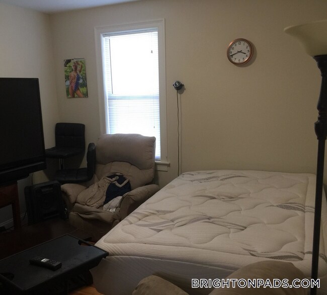 Building Photo - 36 Colborne Rd