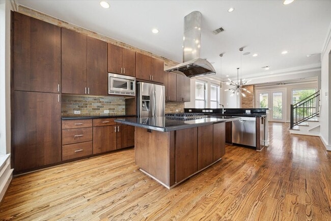 Foto del edificio - 6126 Clyde St