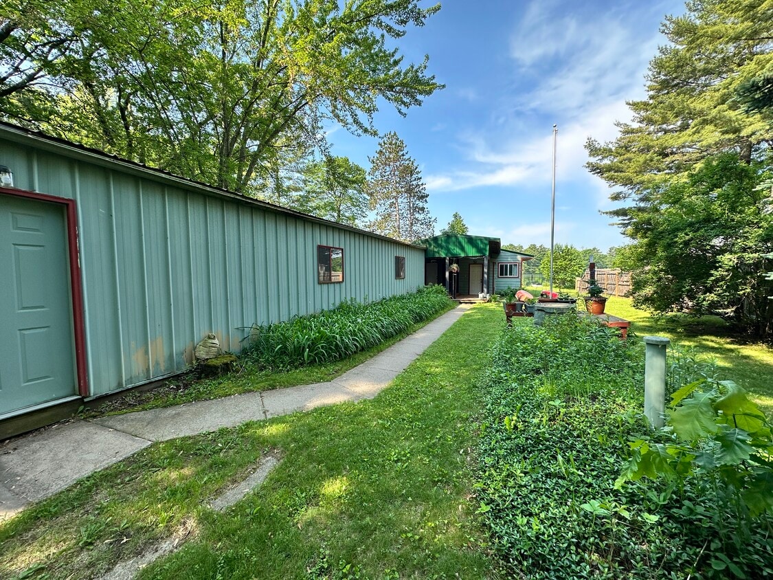 Building Photo - N7475 537th St
