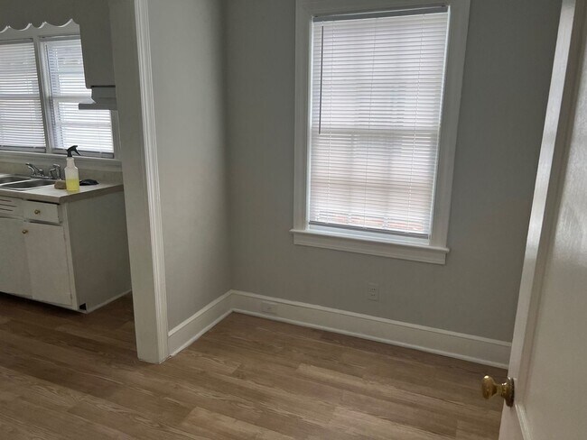 Foto del edificio - 2 Bedroom Home on Nashville Road