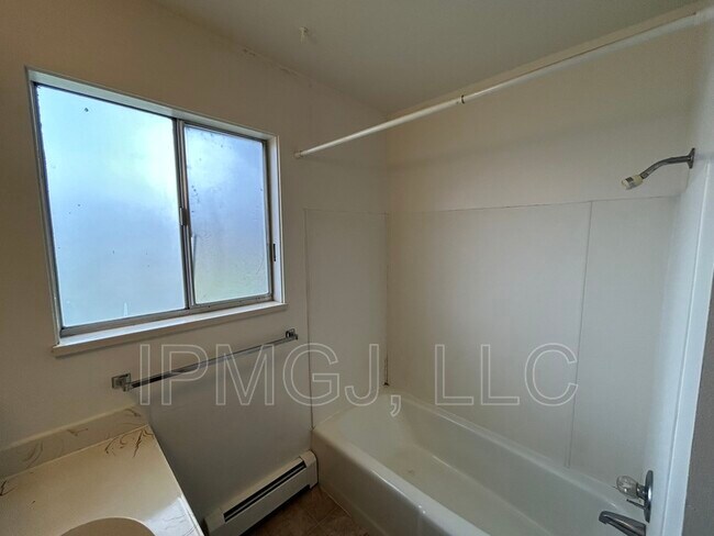 Foto del edificio - 420 W Kennedy Ave