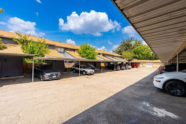 Foto del edificio - 832 Banister Ln