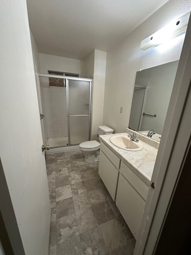 Foto del edificio - Affordable 4 Bedroom Home Recently Updated