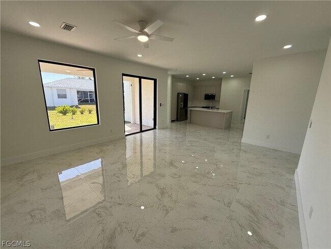 Building Photo - 1409 NW 21st Ct