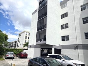 Building Photo - 4670 W 13th Ln