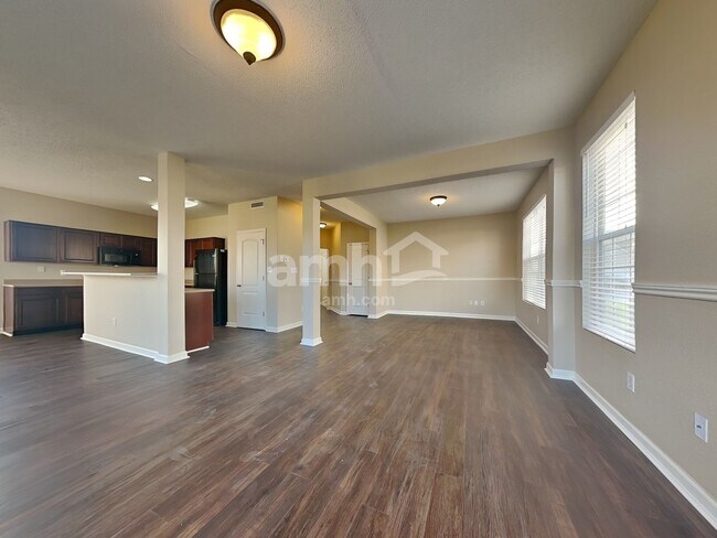 Foto del edificio - 4291 Raintree Rd