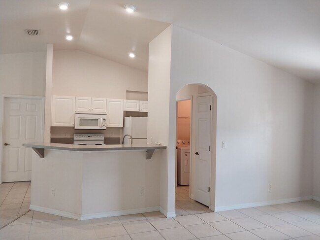 Building Photo - 1695 Gauguin Rd