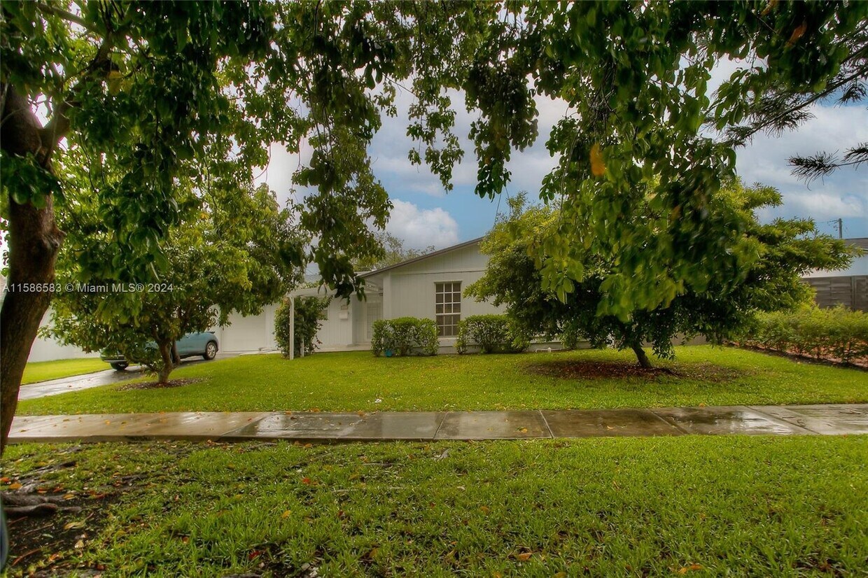 Primary Photo - 9825 Southwest 196th Street, Cutler Bay, F...