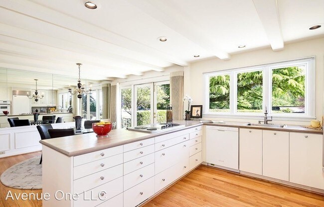 Building Photo - 2 br, 2 bath House - 1526 Magnolia Blvd. West