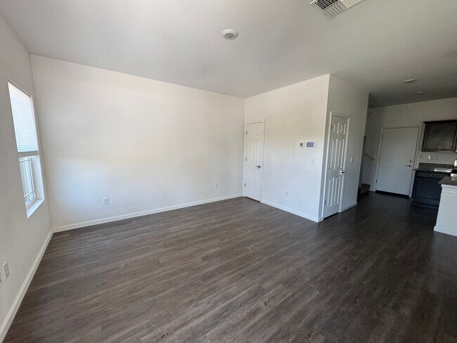 Foto del edificio - Newer 3 bedroom 2 1/2 bath home in South R...