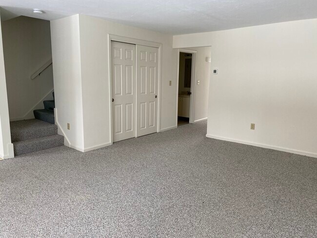 Building Photo - 27 Whittier Ln