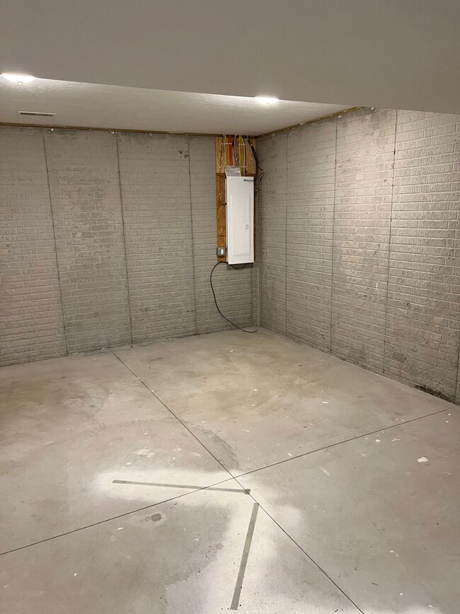 Building Photo - 1121 Emorey Cir