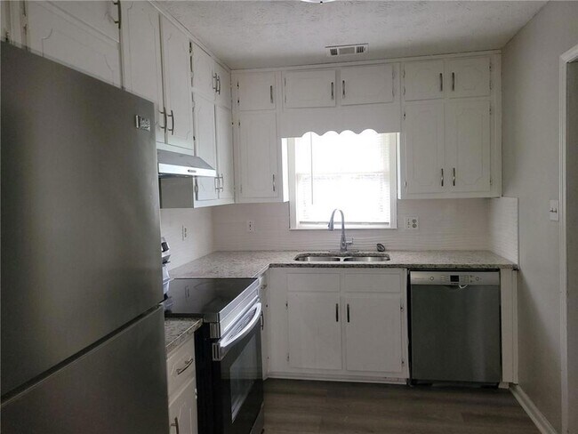 Building Photo - 2270 Kings Gate Circle Unit A