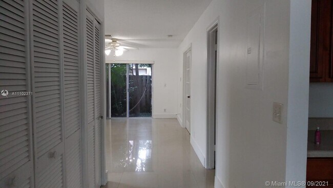 Foto del edificio - 3605 NW 121st Ave