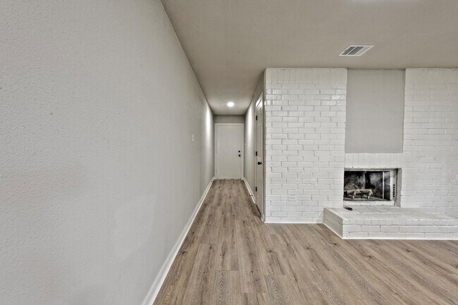 Foto del edificio - 4926 Adonis Dr