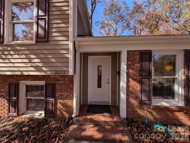 Foto del edificio - 3331 Donovan Pl