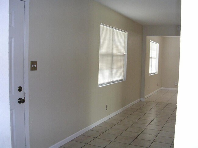 Building Photo - 12209 Palmsprings Dr