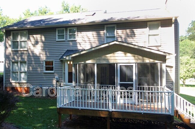 Building Photo - 6 Briton Ct