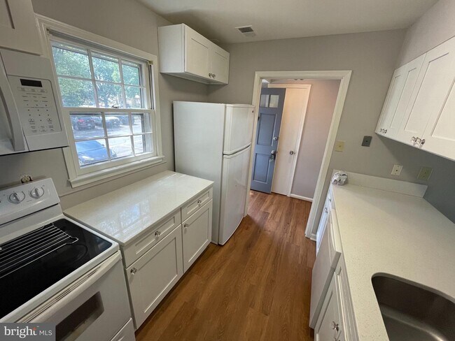 Building Photo - 6137 Strasburg Dr