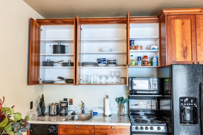 Building Photo - Furnished Park City Studio Available for Rent