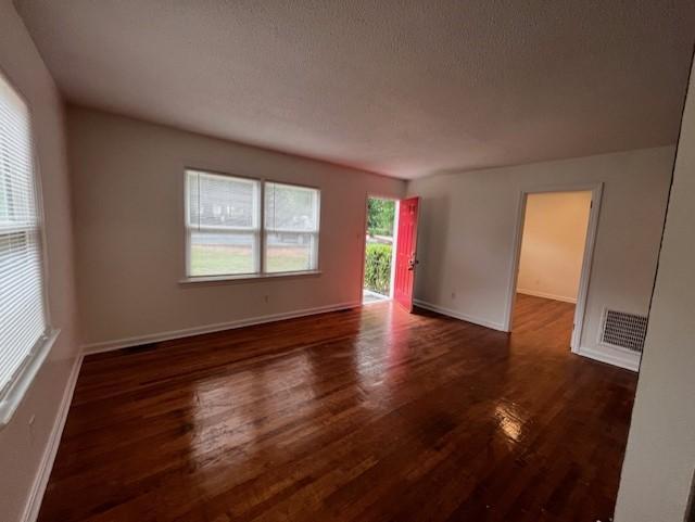 Foto del edificio - Lupton offers mixture of style, comfort an...