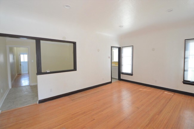 Foto del edificio - 358 Orange Ave