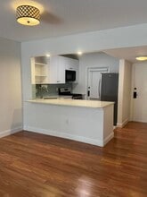 Building Photo - 200 E Royal Palm Rd