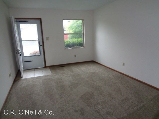 Building Photo - 3771-3773 Heatherglen Dr