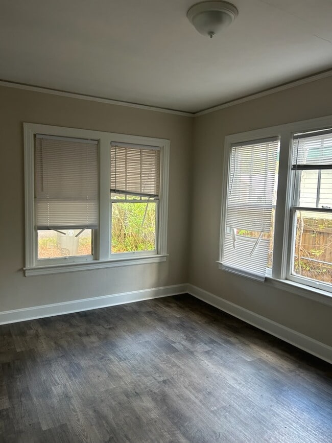 Building Photo - 678 Ivy St