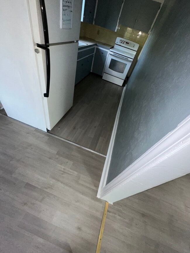 Kitchen - 857 Stadelman Ave