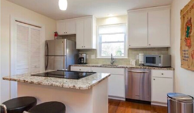 Kitchen - 716 Fatherland St