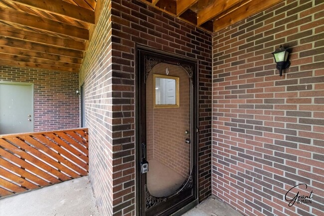 Building Photo - $1395 2 bedroom ground floor condo
