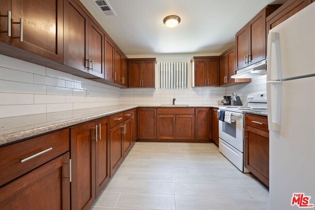 Building Photo - 1444 E 20th St