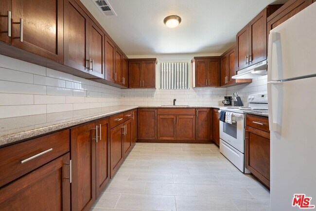 Foto del edificio - 1444 E 20th St