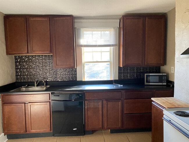 Building Photo - 423 Steele St