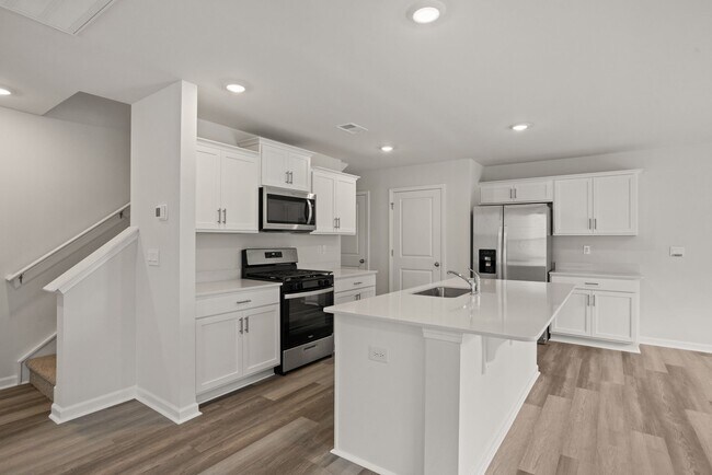 Building Photo - 215 Deskin Ln