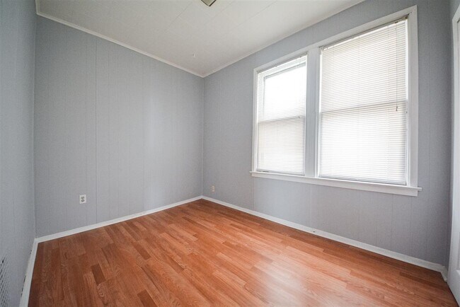 Building Photo - 133 W 28th St