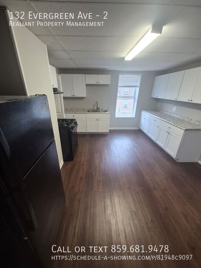 Building Photo - 132 Evergreen Ave