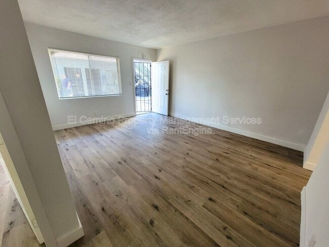 Foto del edificio - 7722 Walker Ave