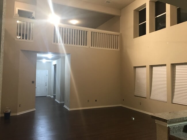 Building Photo - Must See & Ready For Move In - Spacious 4 ...