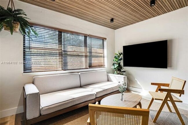 Foto del edificio - 1275 Marseille Dr