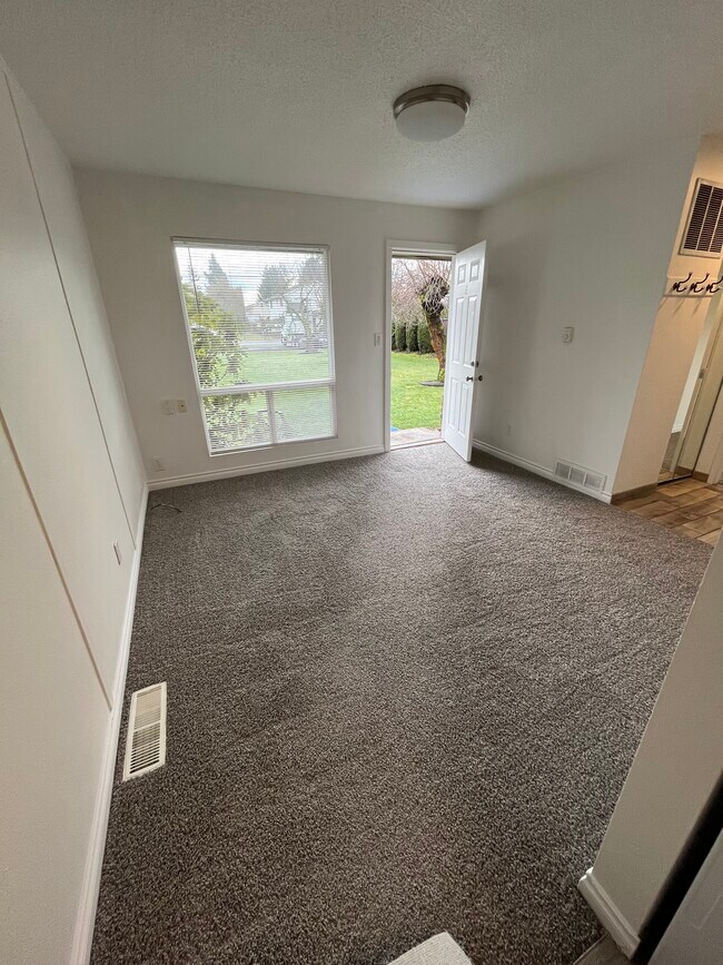 Foto del edificio - 1308 Willow Rd E